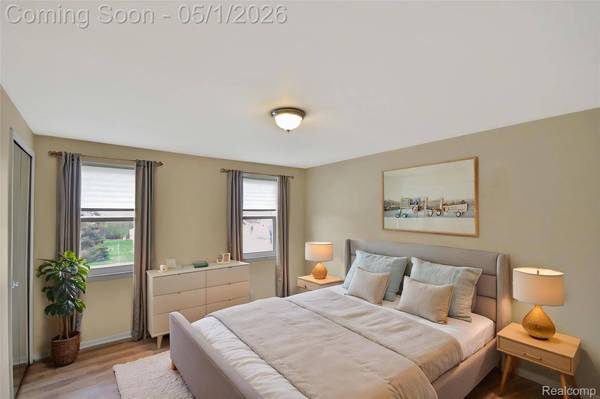 1100 Shallowdale DR, Troycity_oakland, MI 48085