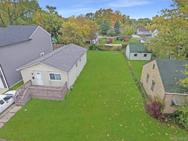 000 W Muir, Hazel Park, MI 48030