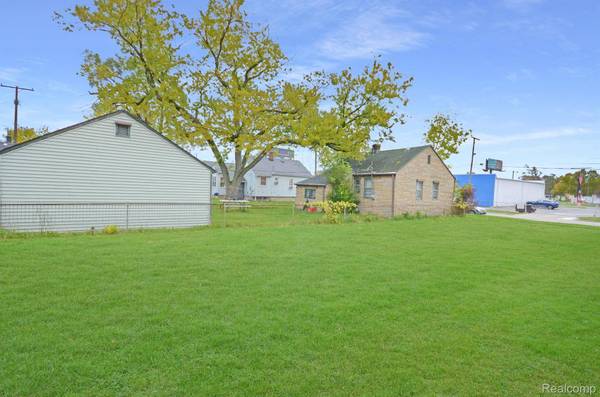 000 W Muir, Hazel Park, MI 48030