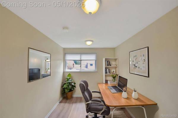 1100 Shallowdale DR, Troycity_oakland, MI 48085