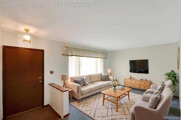 13017 Winona DR, Sterling Heights, MI 48312