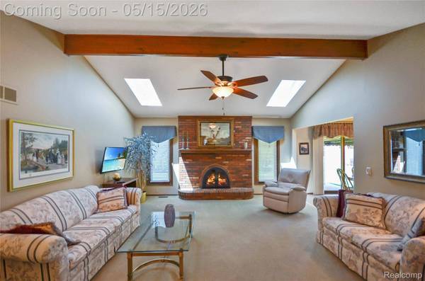 35535 Collingwood DR, Sterling Heights, MI 48312
