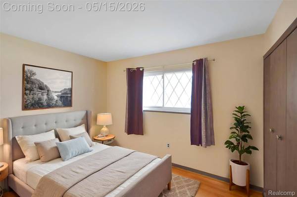 13017 Winona DR, Sterling Heights, MI 48312