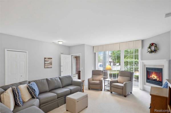 14246 Moravian Manor CIR, Sterling Heights, MI 48312