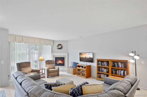 14246 Moravian Manor CIR, Sterling Heights, MI 48312