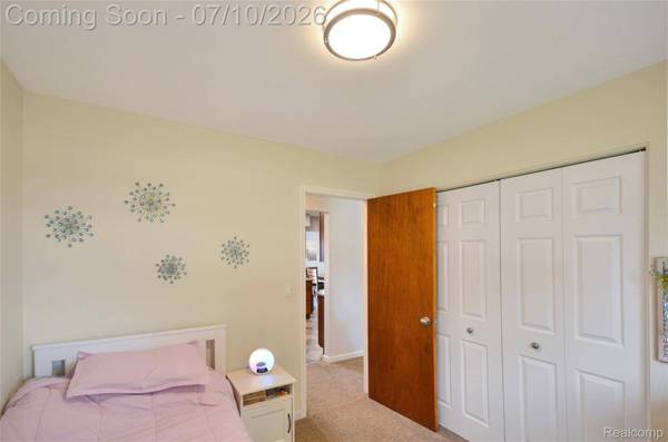 32354 Beechwood DR, Warren, MI 48088