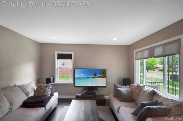 29067 Milton AVE, Madison Heights, MI 48071