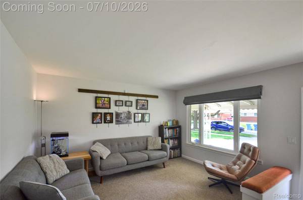 32354 Beechwood DR, Warren, MI 48088