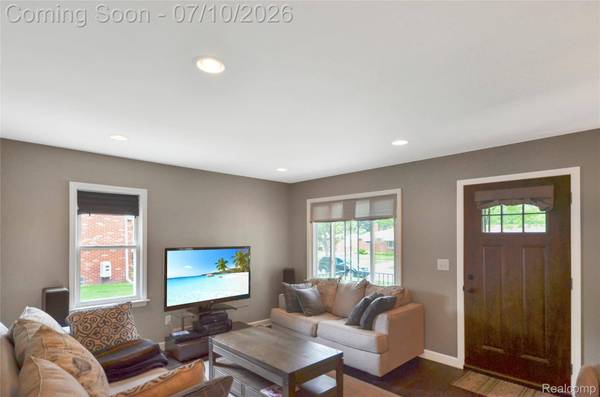 29067 Milton AVE, Madison Heights, MI 48071