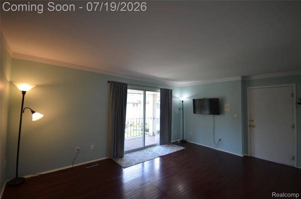 29257 Hayes RD #7, Warren, MI 48088