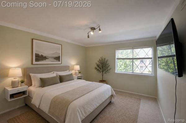 29257 Hayes RD #7, Warren, MI 48088