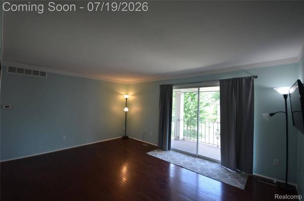 29257 Hayes RD #7, Warren, MI 48088