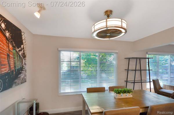29322 Hoover RD, Warren, MI 48093