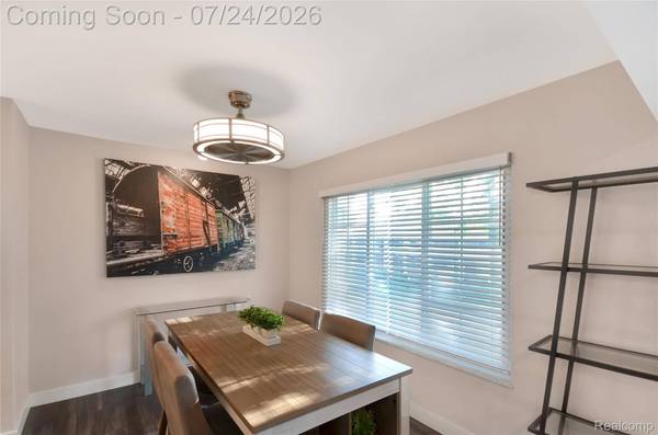 29322 Hoover RD, Warren, MI 48093
