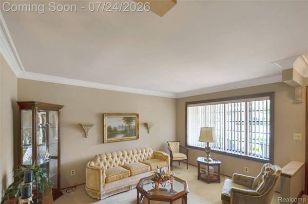 33633 Mina DR, Sterling Heights, MI 48312