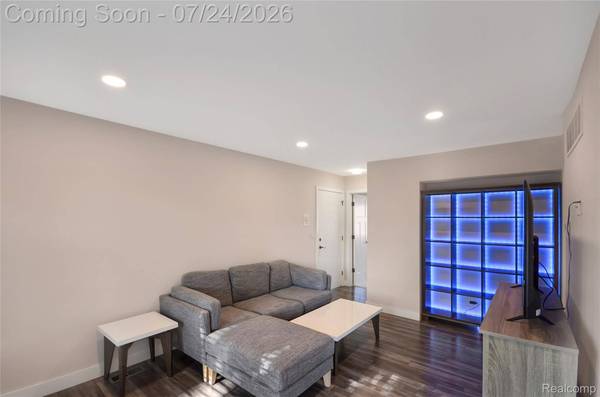 29322 Hoover RD, Warren, MI 48093