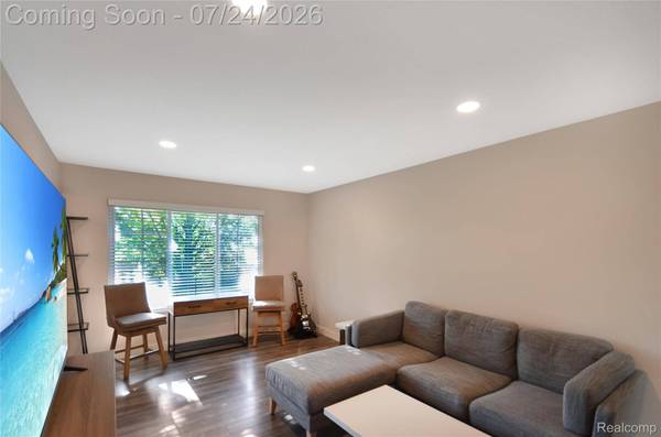 29322 Hoover RD, Warren, MI 48093