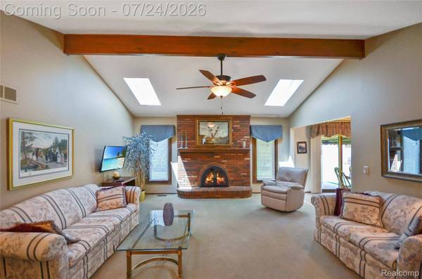 35535 Collingwood DR, Sterling Heights, MI 48312