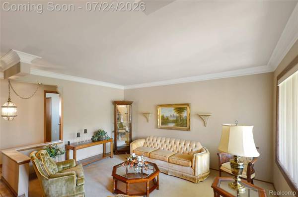 33633 Mina DR, Sterling Heights, MI 48312