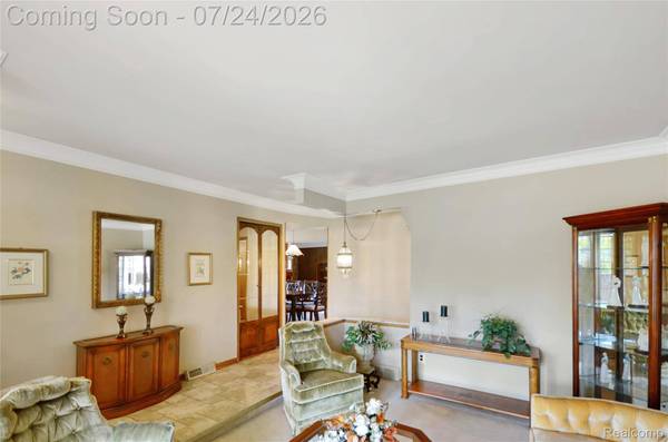 33633 Mina DR, Sterling Heights, MI 48312