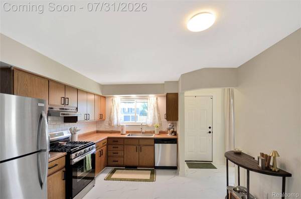 8573 San Marco BLVD, Sterling Heights, MI 48313
