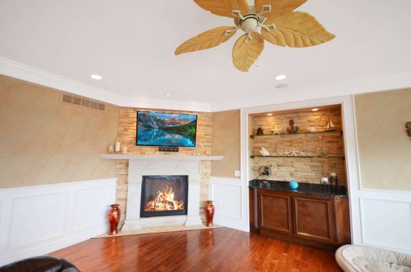 38048 Huron Pointe Dr, Harrison Twp, MI 48045-2831
