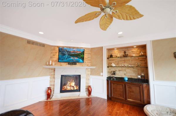 38048 Huron Pointe DR, Harrison Charter Township, MI 48045