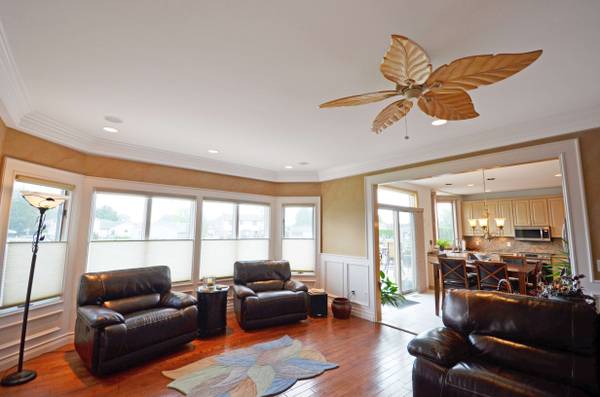 38048 Huron Pointe Dr, Harrison Twp, MI 48045-2831