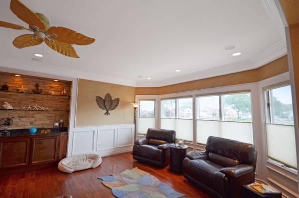 38048 Huron Pointe Dr, Harrison Twp, MI 48045-2831