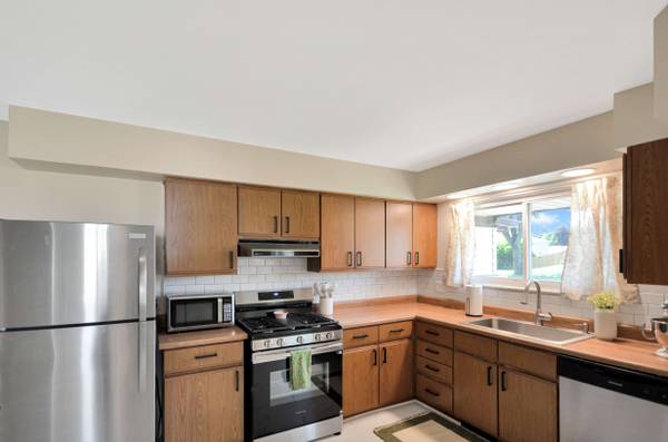 8573 San Marco Blvd, Sterling Heights, MI 48313-4858