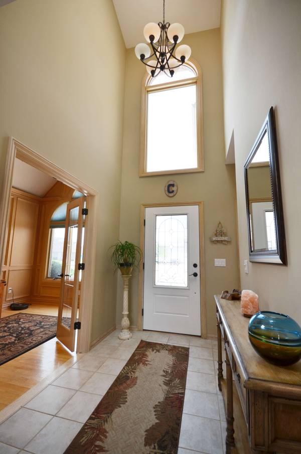 38048 Huron Pointe Dr, Harrison Twp, MI 48045-2831