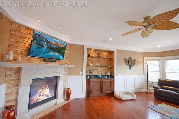 38048 Huron Pointe DR, Harrison Charter Township, MI 48045