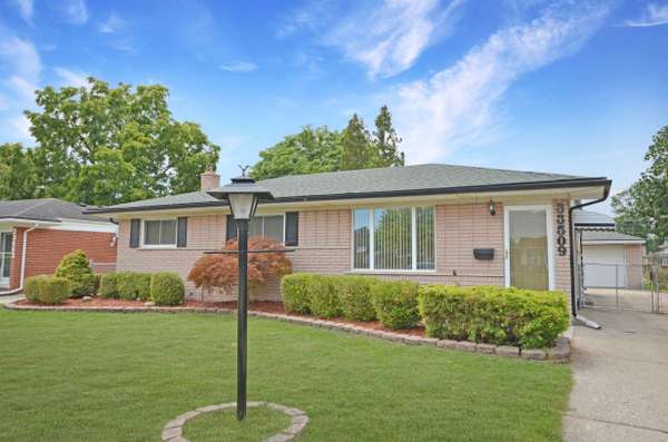 33509 Stonewood Dr, Sterling Heights, MI 48312-6565
