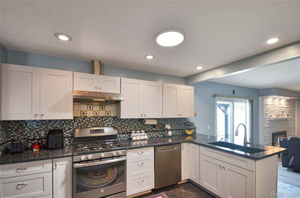 37653 Longacre DR, Sterling Heights, MI 48312