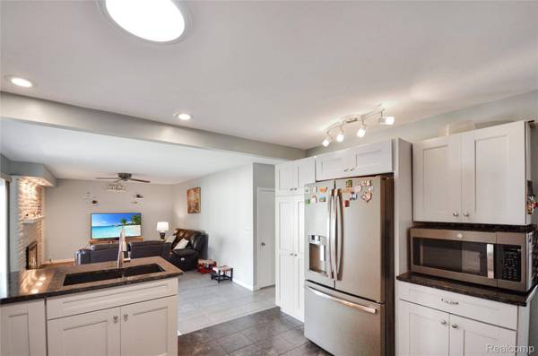 37653 Longacre DR, Sterling Heights, MI 48312