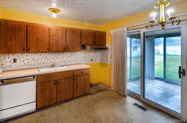 27748 Wagner DR, Warren, MI 48093