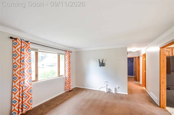 39717 Parklawn DR, Sterling Heights, MI 48313