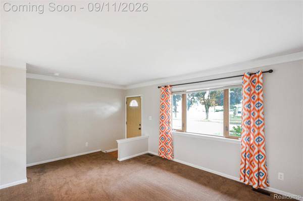39717 Parklawn DR, Sterling Heights, MI 48313