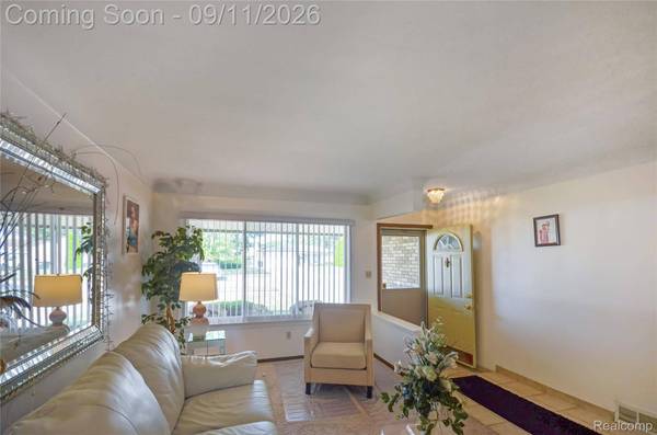 34440 Amsterdam DR, Sterling Heights, MI 48312