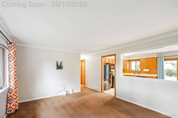 39717 Parklawn DR, Sterling Heights, MI 48313