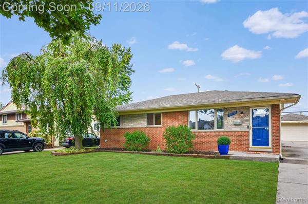 39717 Parklawn DR, Sterling Heights, MI 48313