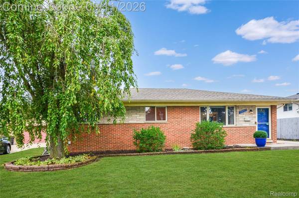 39717 Parklawn DR, Sterling Heights, MI 48313