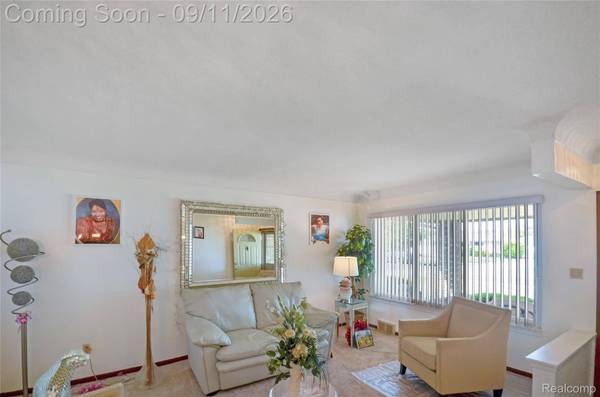 34440 Amsterdam DR, Sterling Heights, MI 48312