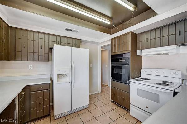 3527 Ruth DR, Las Vegas, NV 89121