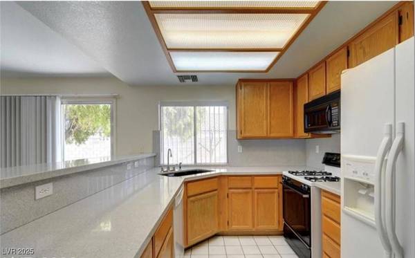 1825 Capilano LN, North Las Vegas, NV 89031