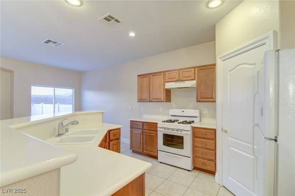 6749 Lookout Lodge LN #3, North Las Vegas, NV 89084