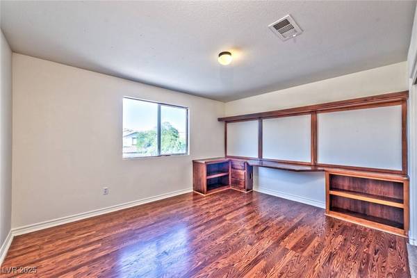 8221 Heather Rock CT, Las Vegas, NV 89117