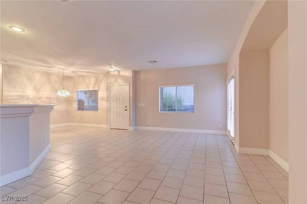 6749 Lookout Lodge LN #3, North Las Vegas, NV 89084