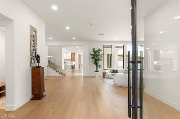 204 Luxaire CT, Las Vegas, NV 89144