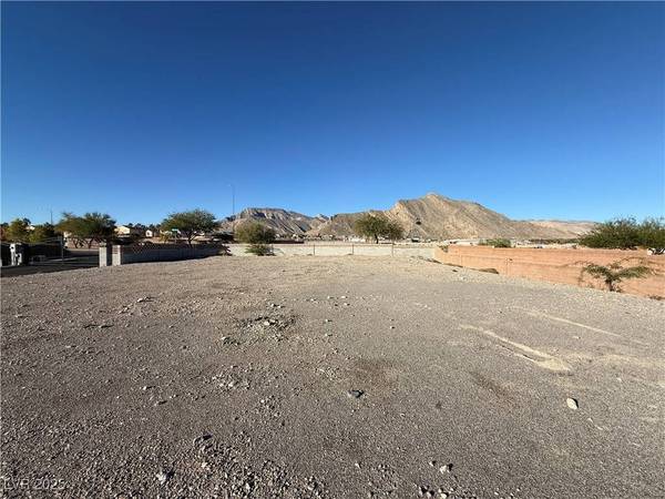 4040 N Tee Pee LN, Las Vegas, NV 89129